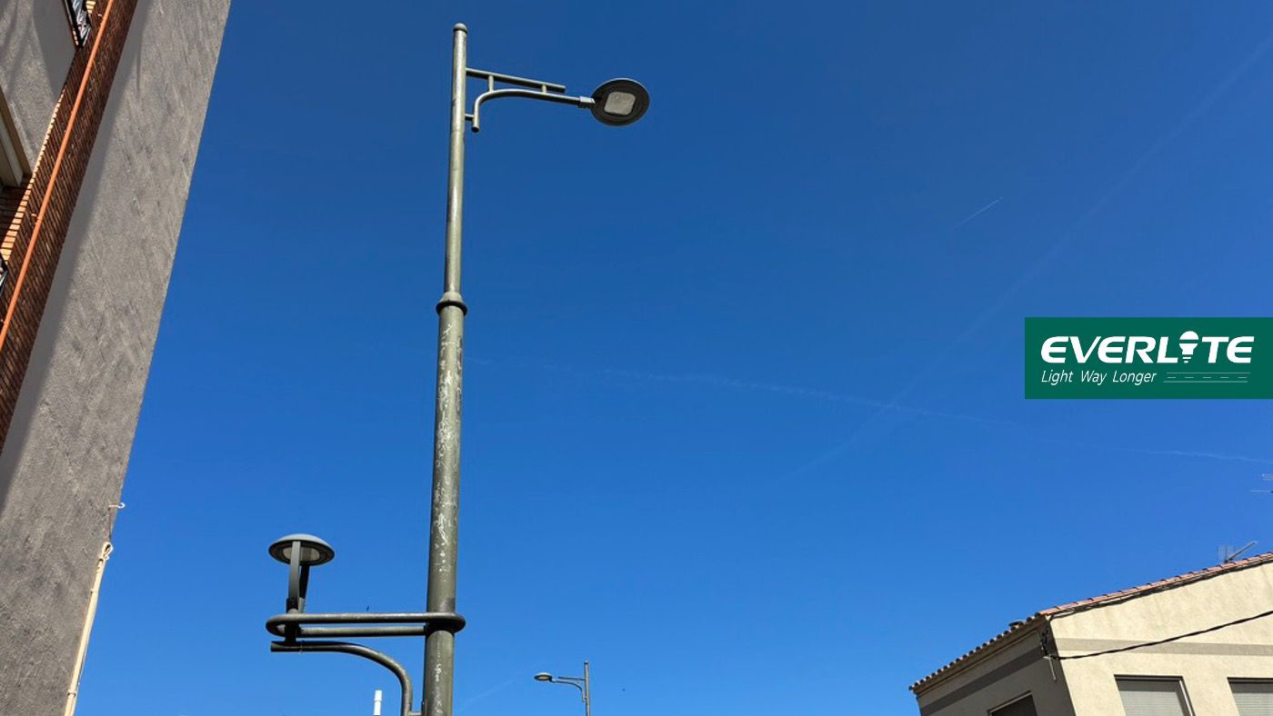One Design, Many scenes - Light Shaping Unified Town